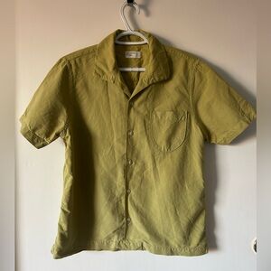 Men's Linen Short Sleeve Button Down Shirt in Olive Green